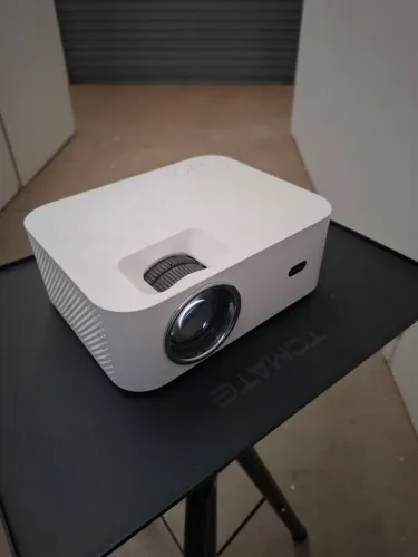 Projetor Wanbo X1 e tripé tomate