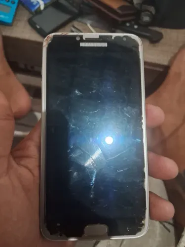 Celular j4