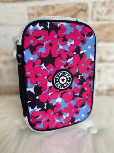 Estojo Kipling original em excelente estado! 100 lápis ou canetas.
