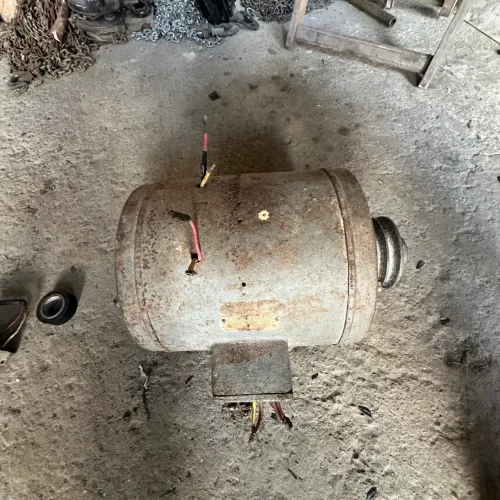 Motor elétrico 220v 3cv 3500rpm monofásico funcionando mas faltando capacitor 
