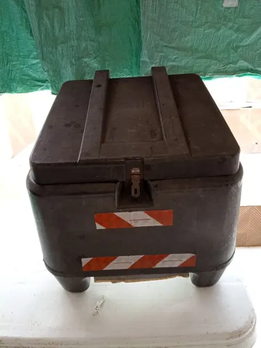 Baú 135 litros da mottu sport 110 com ferragem