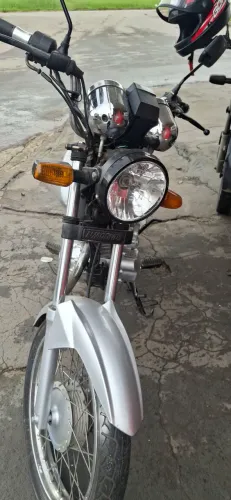 Vendo moto em dias ,único dono ,partida elétrica 
