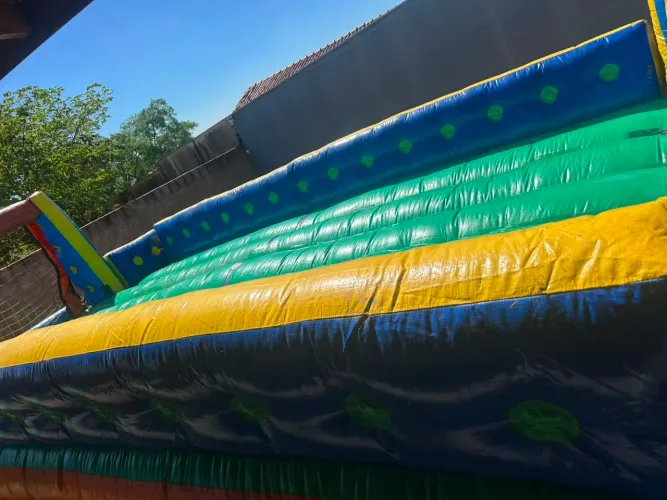 Futebol de sabao 10x5m