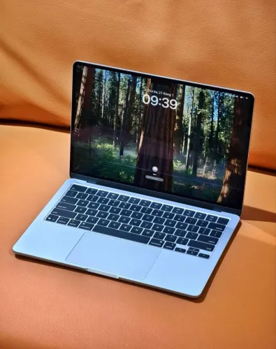 MACBOOK AIR M4 16/256 SKYBLUE GARANTIA APPLE ATÉ FINAL DE JUNHO, 16 CICLOS .LOJA RIOMAR.