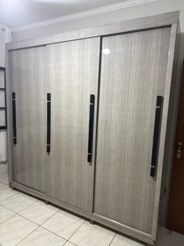 Vende Guarda-roupa 