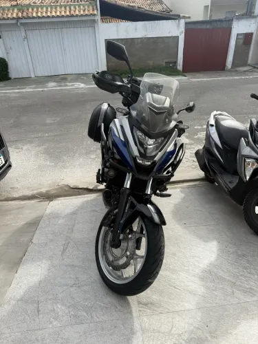 Moto pronta pra viagem
