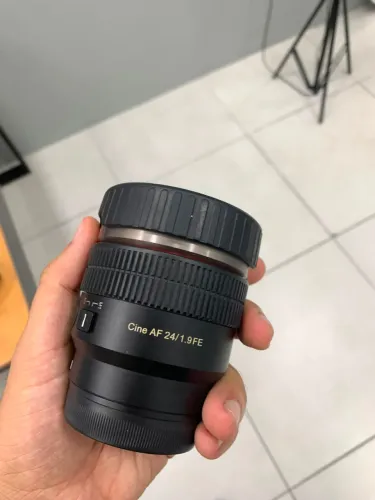Lente Cine AF Rokinon 24mm T1.9