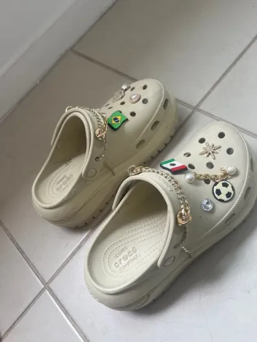 Sandália Crocs Classic Mega Crush - 37