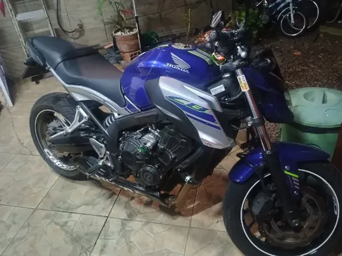Vende-se Honda CB 650 F 2018