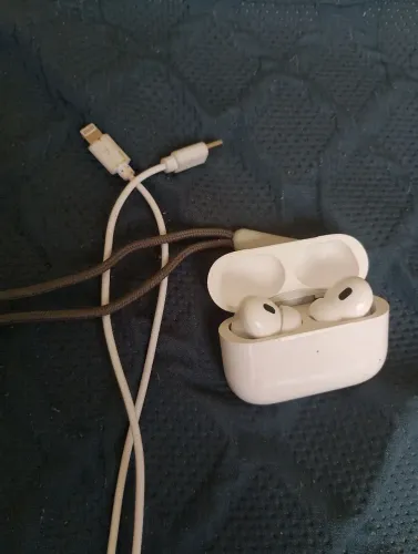 Vendo Airpods pro segunda geração, de procedência única e em perfeito estado.