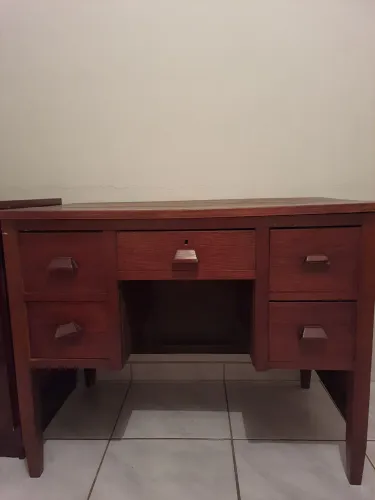 Mesa em madeira modelo antigo 