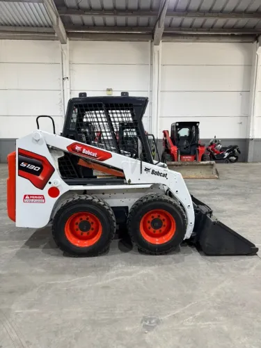 Mini Carregadeira Bobcat S130 Único dono 2009