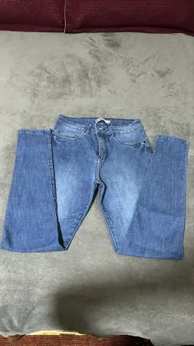 Calça jeans feminina ótimo estado!