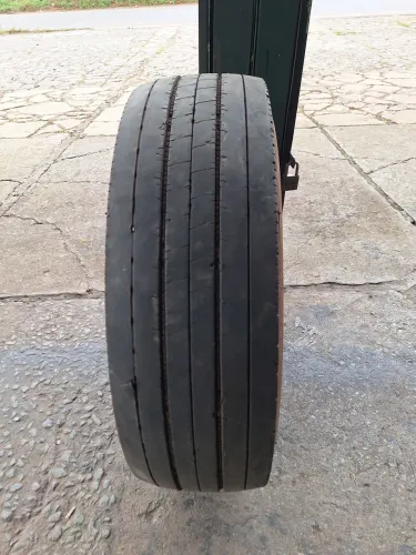 Pneu 235 75 17.5 Goodyear (usado)