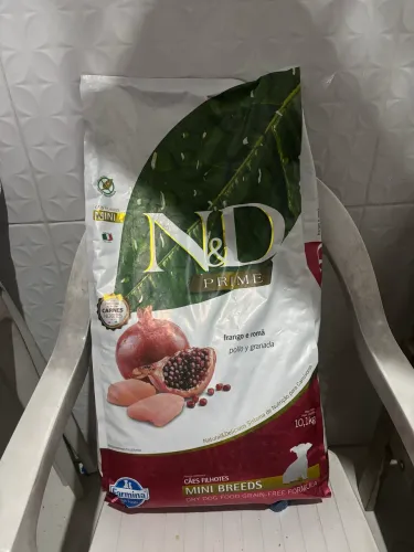 Rações de gato e cachorro