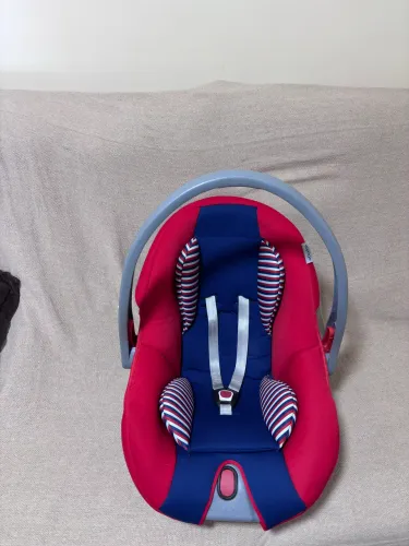 Vende-se bebê conforto usado