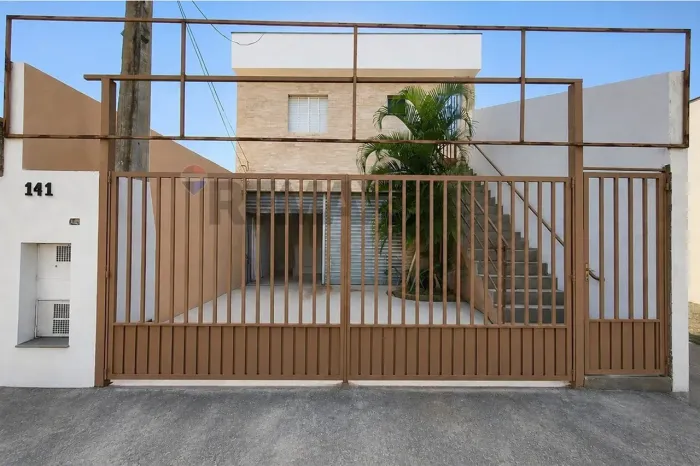 Sobrado com 2 Casas Independentes à Venda no Jardim Topázio | Excelente Oportunidade de Re