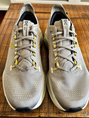 On Running CloudSurfer Max tamanho 44