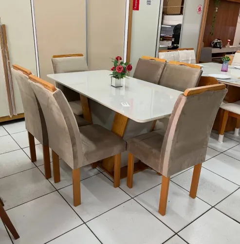 Mesa com 6 cadeiras