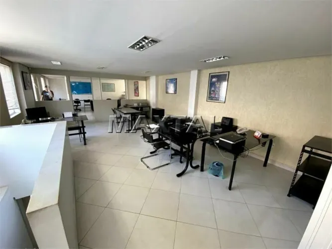Prédio comercial para alugar, com 3 andares, 225m², na Água Fria, com piso frio em todos a