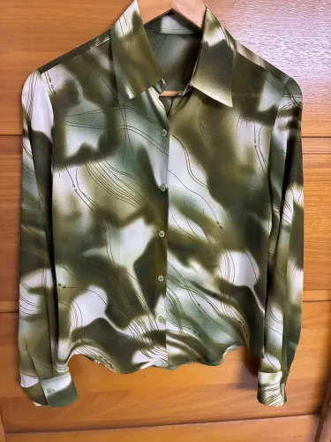 CAMISA ESTAMPADA VERDE - TAM 36/38 IMPECÁVEL ? Camisa feminina manga 3/4