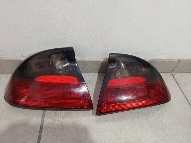 Par de lanternas traseiras Chevrolet Tigra 98