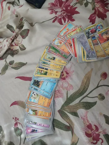 Cartas Pokémon TCG (aleatórias)