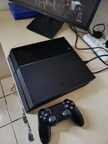 PlayStation 4 semi novo firmeware 12.52