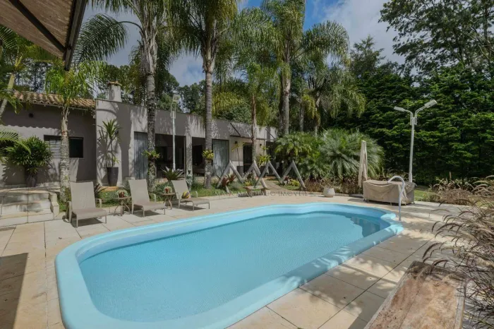 Casa à Venda no Condomínio Morro Do Chapéu | 2.000 m² - 6 Quartos- 2 Suítes
