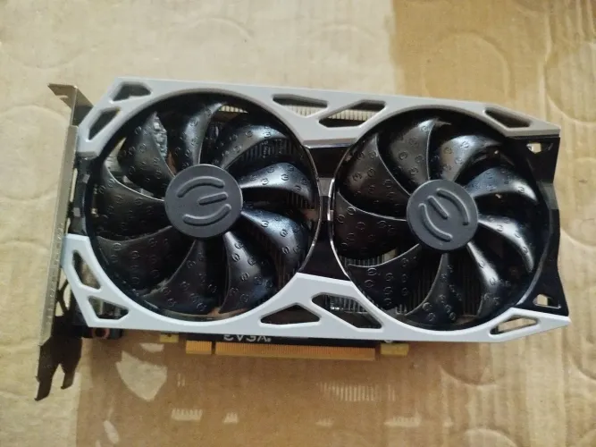 Placa de vídeo EVGA 2060 ultra. Só serve para retirar peças.