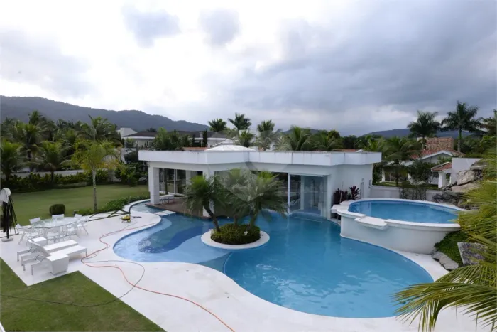 Sobrado com 8 quartos à venda em Jardim acapulco - SP