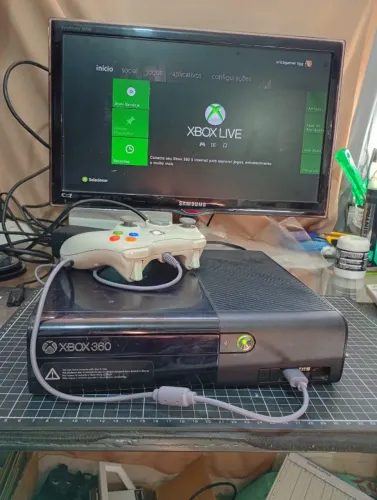 Xbox 360 Super Slim + Controle