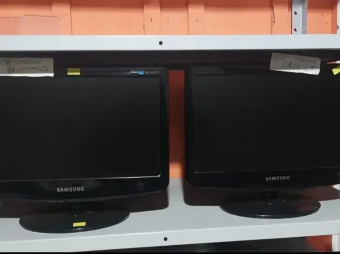 Monitor Samsung VGA PC 16" Widescreen 1366x768 Bairro Boqueirão c/cabos