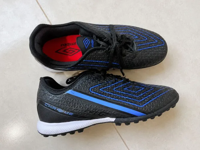 Chuteira Society Umbro Chrome Preta - Pouco Usada