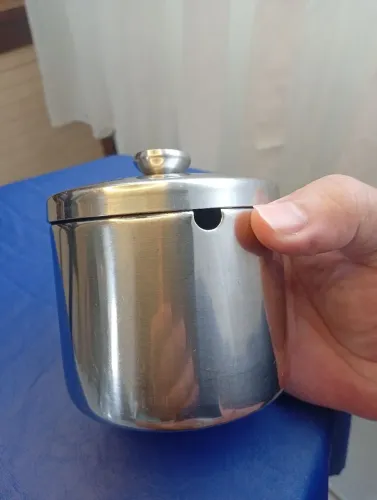 Vendo açucareiro inox mede 9x9cm, da marca xoni