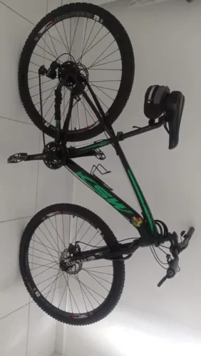 Vendo uma bicicleta semi nova aro 29