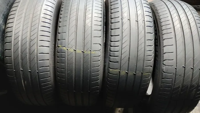 04 pneus aro 15 Michelin 185/60/15 bons