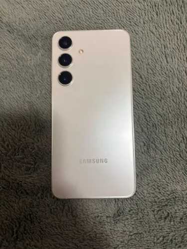 Vendo Samsung galaxy s24, 256gb de armazenamento e 8gb de ram 