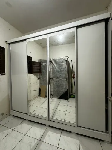 Guarda roupa semi-novo