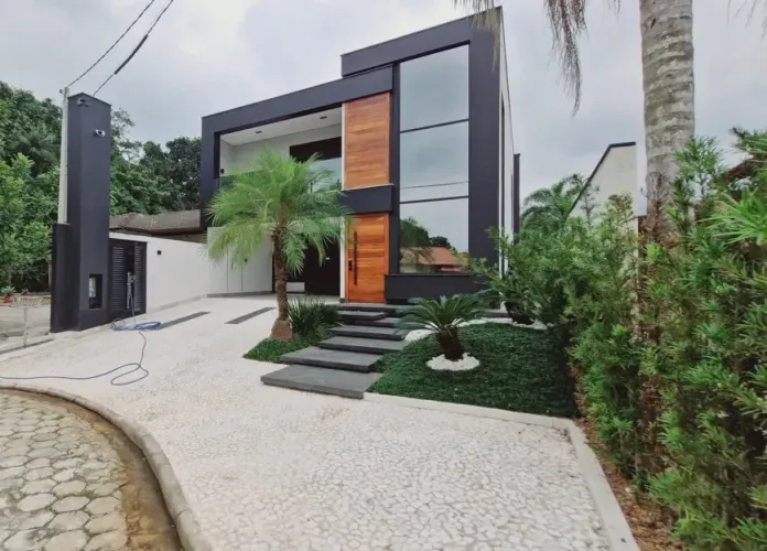 CASA NOVA E TOTALMENTE MOBILIADA!! 04 SUÍTES!!