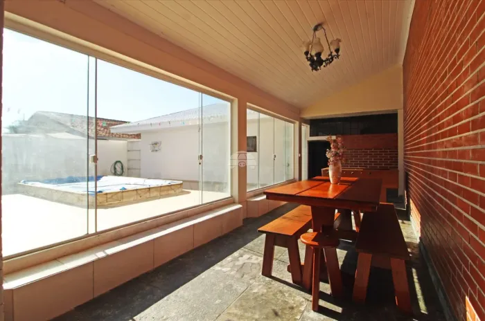 Mesa de madeira maciça de 10 lugares