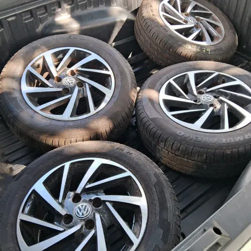 4 rodas esportivas Polo com pneus GeneralTire aro 15