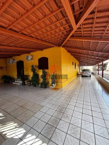 Casa sozinha no lote no Jardim Pompéia em Goiânia, com energia fotovoltaica e amplo quinta