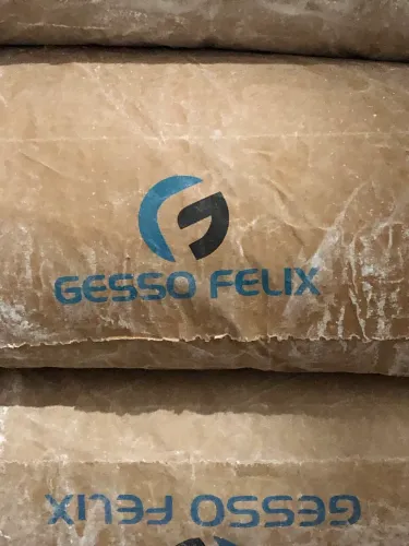 8 sacos de gesso de 40kg.