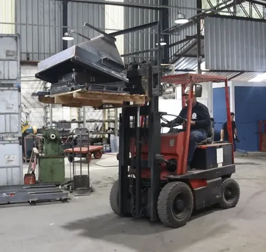 Empilhadeira Elétrica Toyota Lifto 1500kg Torre Baixa Side Shift