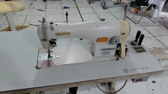 MÁQUINA INDUSTRIAL RETA SEMI NOVA 