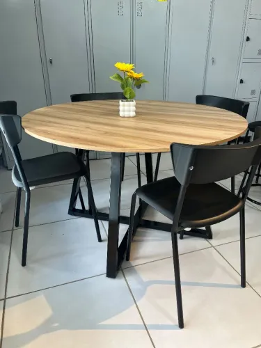 Conjunto de mesa + 4 cadeiras