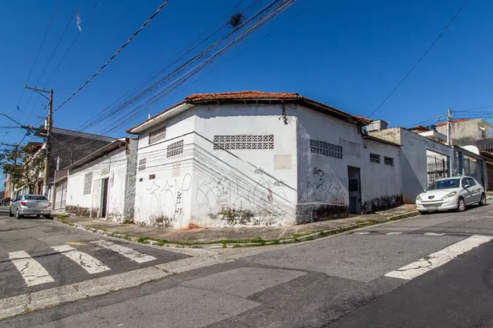 Galpão na Rua Santo Antônio de Lisboa, 392 210 m²