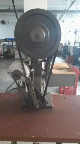 Máquina de pregar e colocalar Ilhos