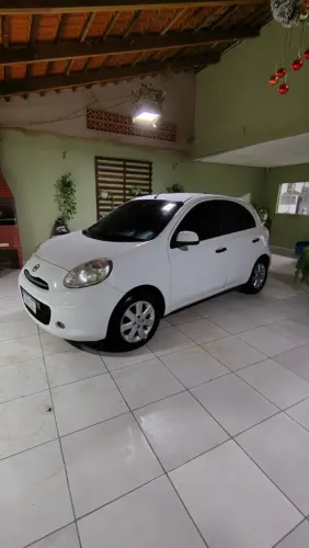 Nissan March SV 1.6 16V Flex Fuel 2013